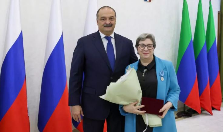 Медаль Расула Гамзатова вручили деятелям культуры Дагестана