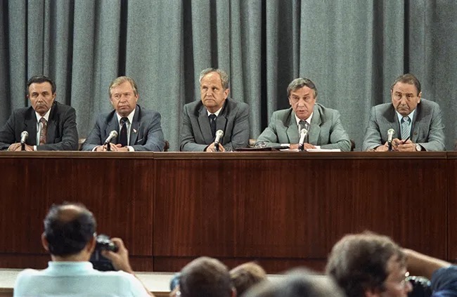 19 - 21 августа 1991 года произошел августовский путч, который стал поворотным моментом в истории России