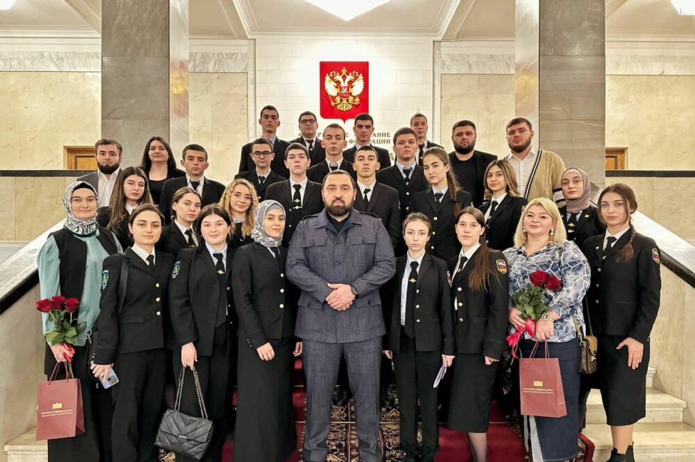 Депутат Госдумы Султан Хамзаев встретился в Москве со студентами из Дагестана