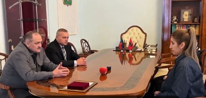 Дагестанской учительнице Алине Фейзуллаевой вручена награда за мужество