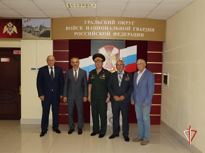 ДЕЛЕГАЦИЮ ПРАВИТЕЛЬСТВА РЕСПУБЛИКИ ДАГЕСТАН ВСТРЕТИЛИ В УРАЛЬСКОМ ОКРУГЕ РОСГВАРДИИ