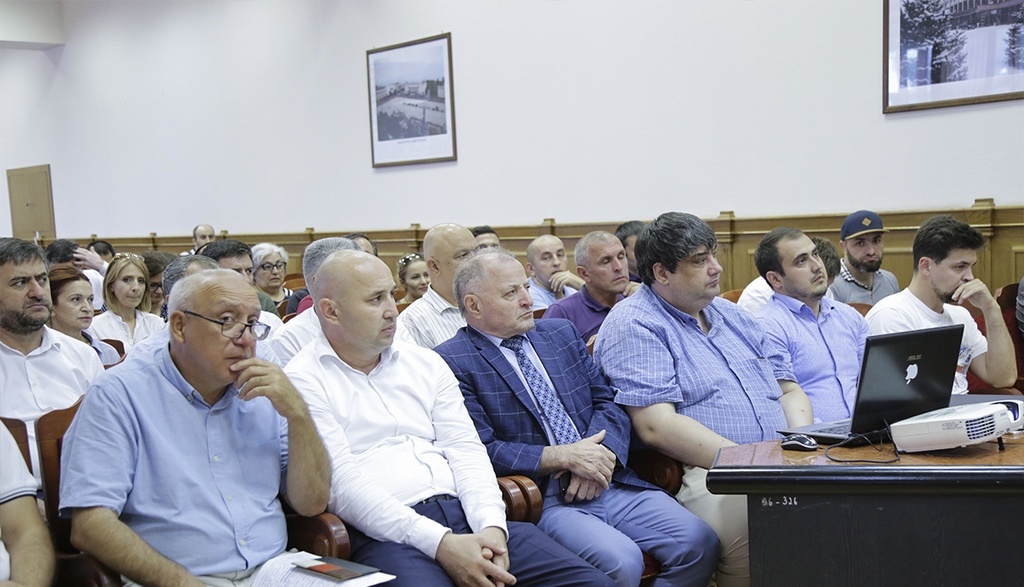 В мэрии Махачкалы состоялись публичные слушания по вопросу строительства колеса обозрения в парке имени Ленинского комсомола Махачкалы