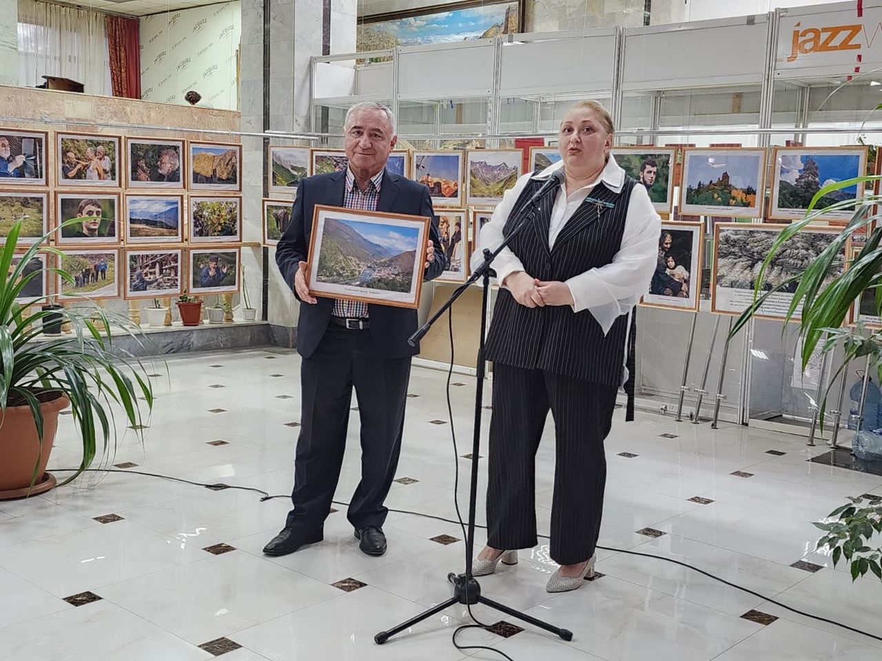 Фотовыставка Инны Гаджиевой открылась в Национальной библиотеке Дагестана