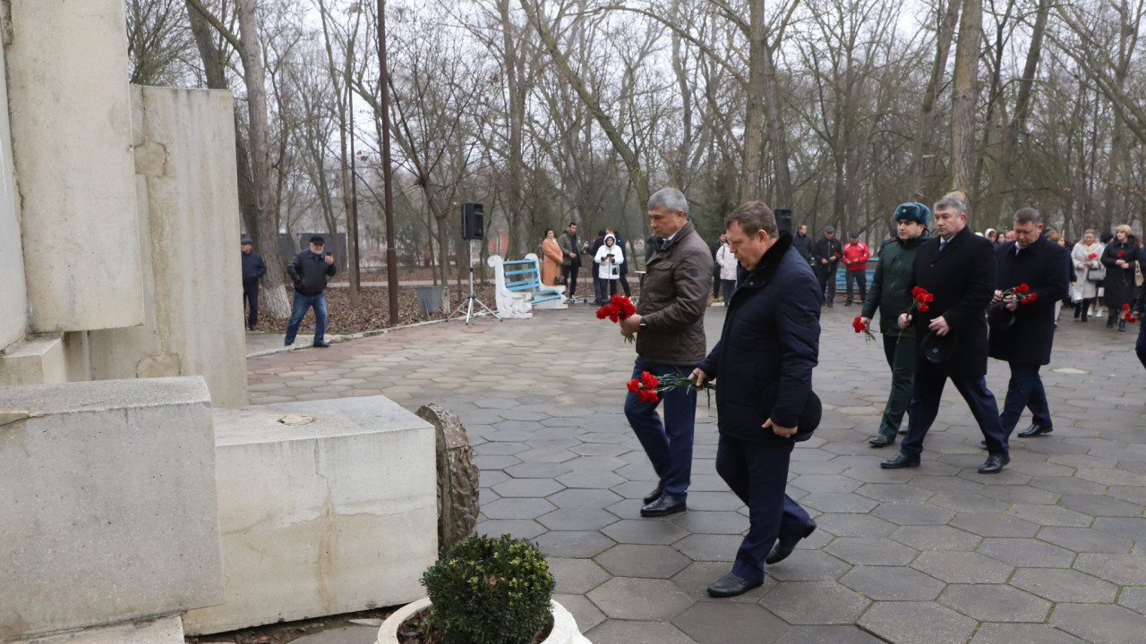 В Кизляре прошел митинг, посвященный памяти жертв теракта 9 января 1996 года