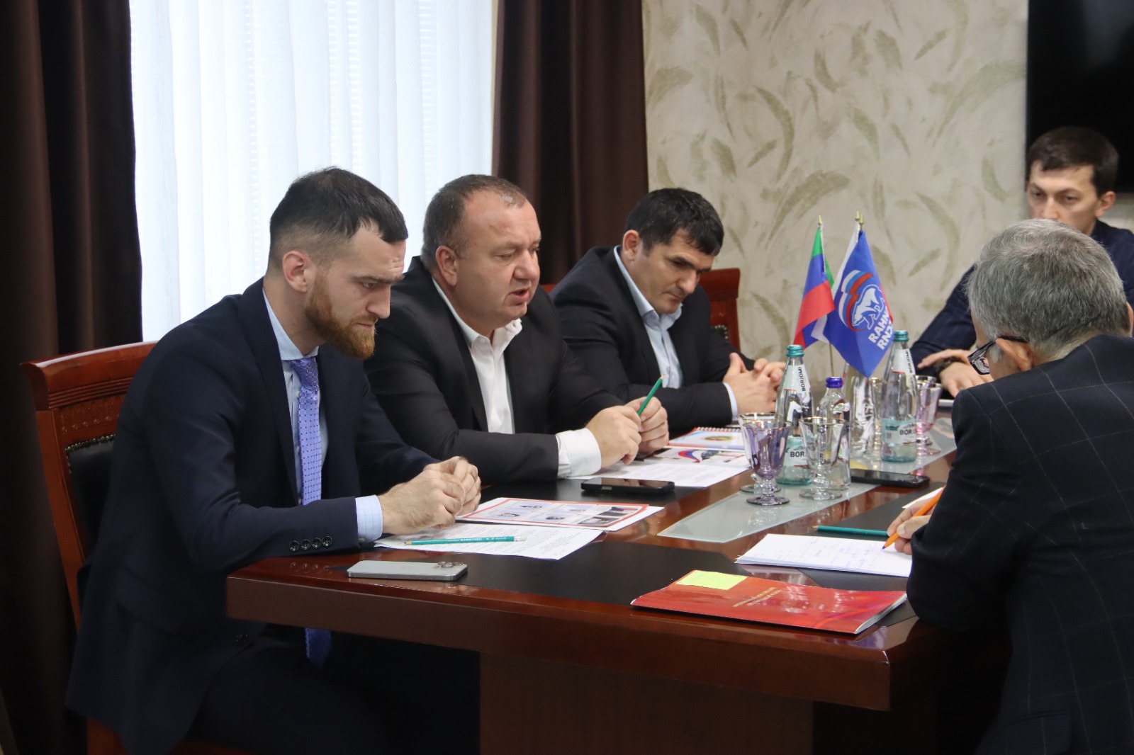 Темирлан Абуталимов провел встречу с гражданами в Хасавюртовском районе