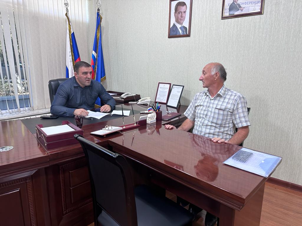 Единоросс Имран Аваев рассмотрел обращения дагестанцев в приемной Партии