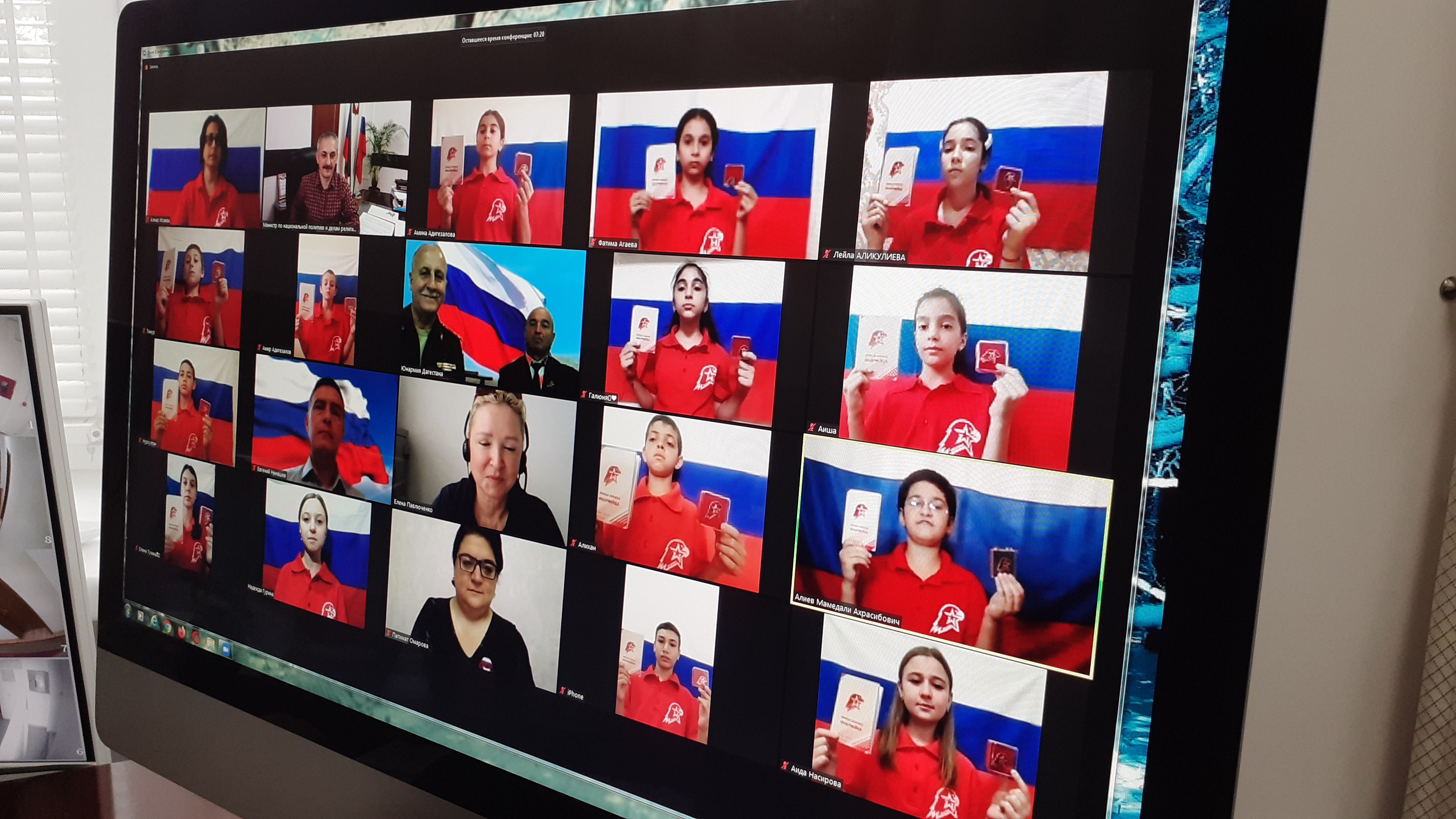 Вокалисты студии "Счастливое детство" вступили в ряды "ЮНАРМИИ"