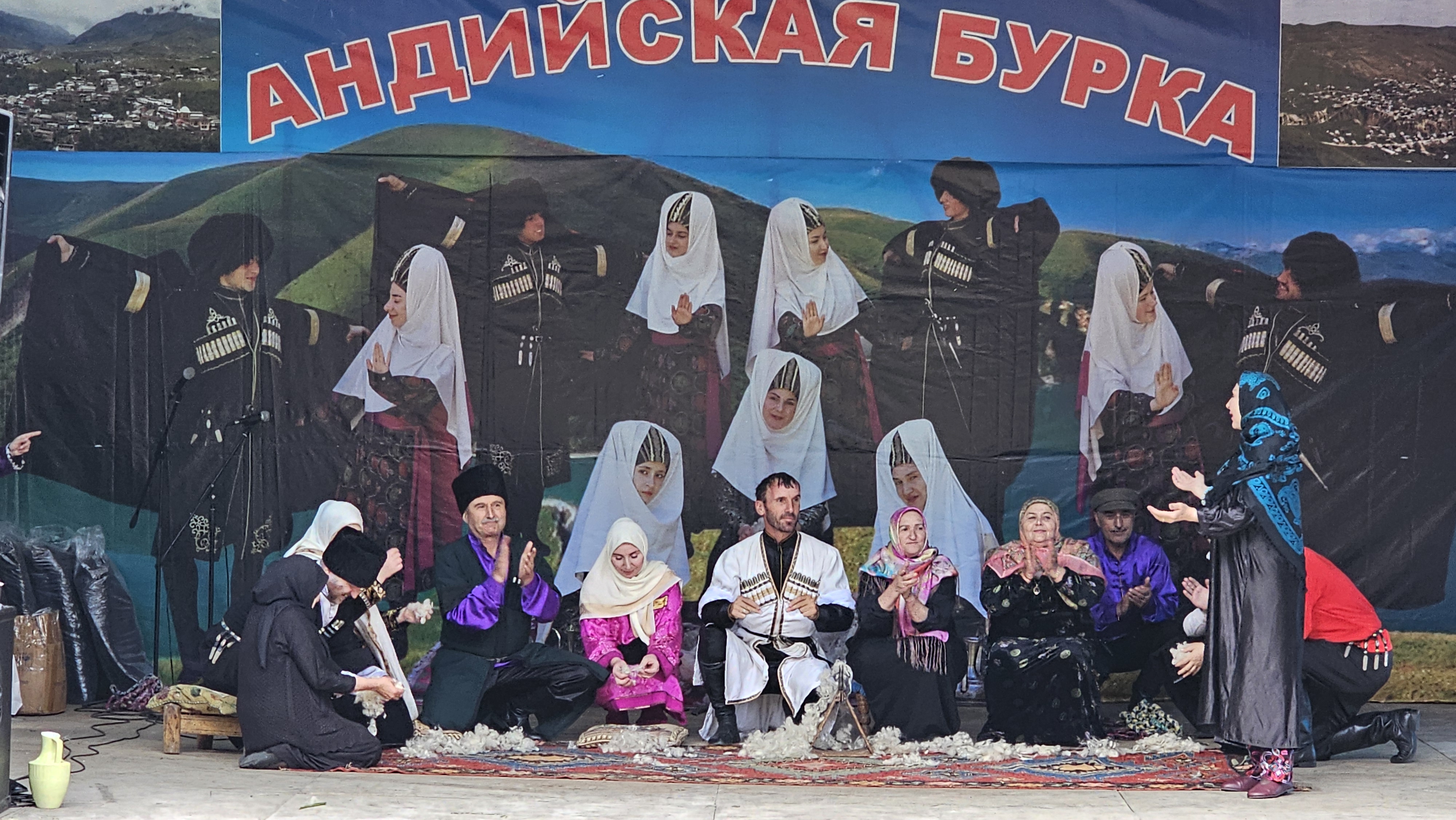 VIII фестиваль «Андийская бурка»: Яркий хоровод традиций и единства у озера Кезеной-Ам