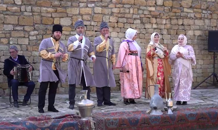 Фольклорный праздник в честь весны и Года семьи в Дербенте прошел на площадке "Нарын-Калы"