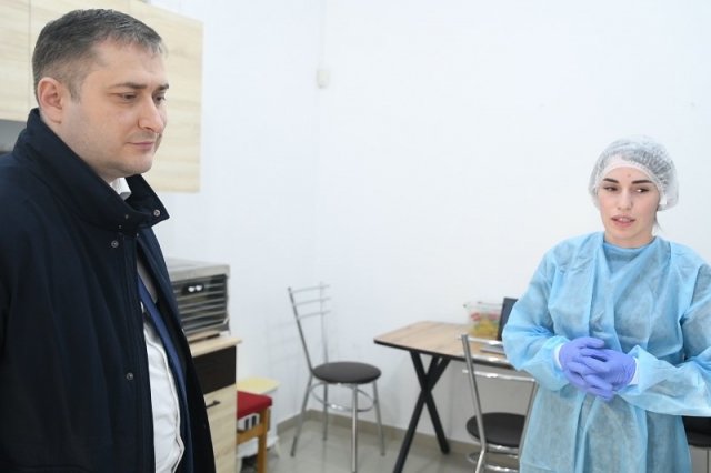 На деньги "Соцконтракта" Луиза Багрянцева открыла в Избербаше производство диетических леденцов