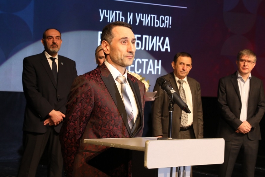 Учитель-филолог Алексей Шаулов стал победителем конкурса "Учитель года" в Дагестане