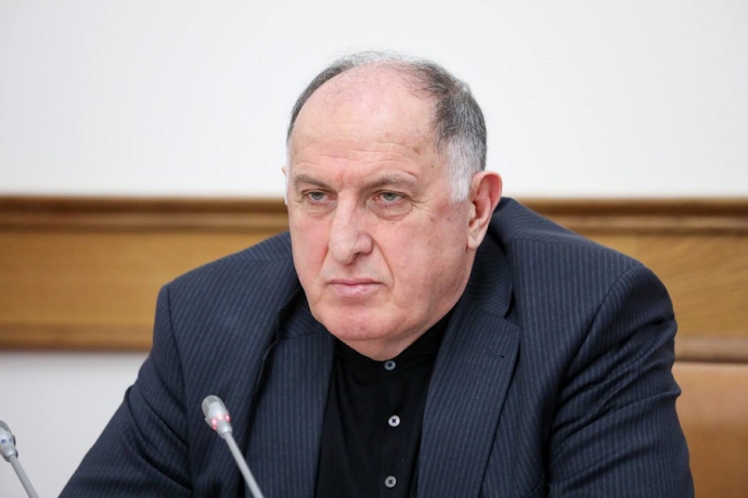 Абдулмуслим Абдулмуслимов поручил разработать программу развития родных языков в Дагестане