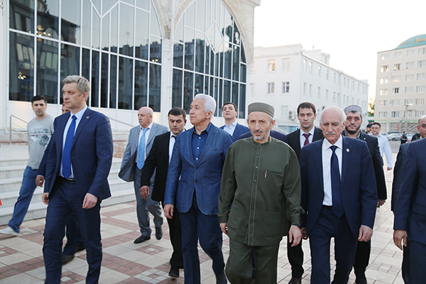 Глава Дагестана принял участие в Республиканском ифтаре