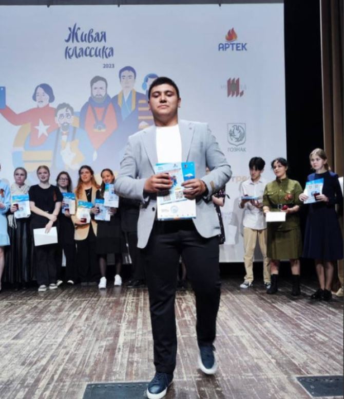 Абубакар Далгатов из Хасавюрта сегодня примет участие в полуфинале конкурса "Живая классика"