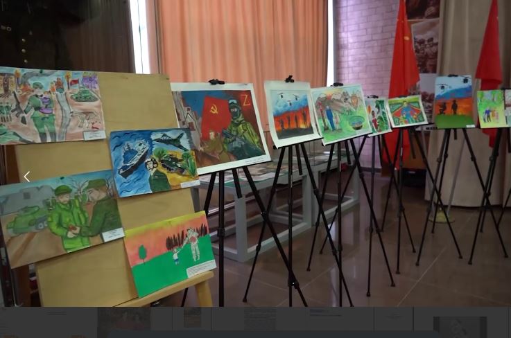 Итоги конкурса "Мой папа - герой" подвели на открытии выставки детских рисунков в Дербенте