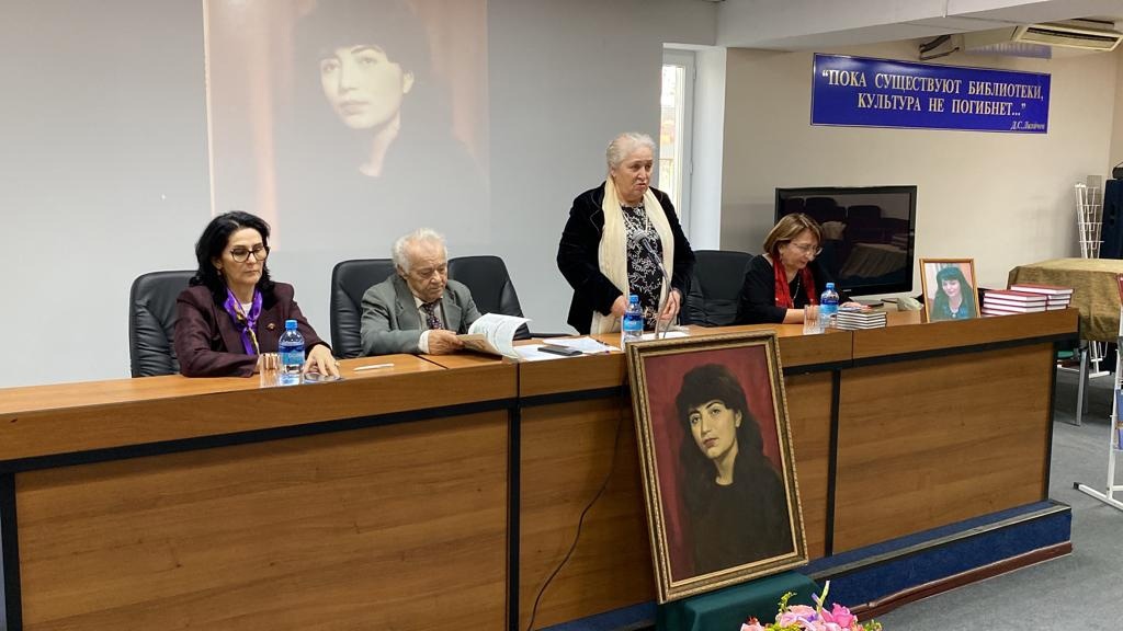 Вечер памяти народного поэта РД Космины Исрапиловой прошел 23 ноября в библиотеке
