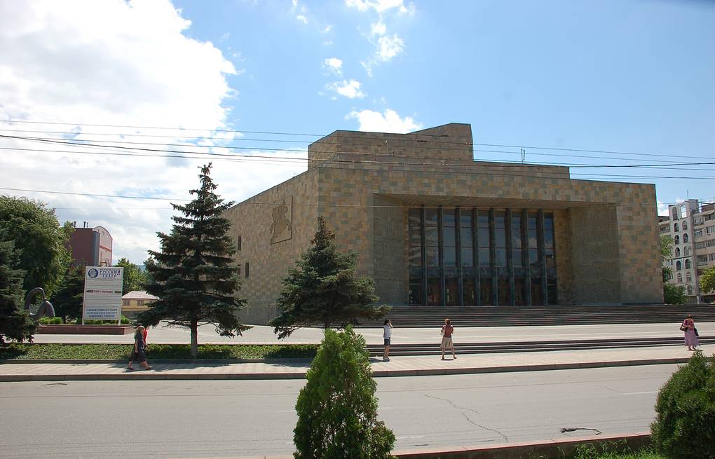 Русский тетр имени Горького в Махачкале перешел в режим онлайн