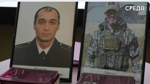 Награды погибших на СВО каспийчан вручили их семьям