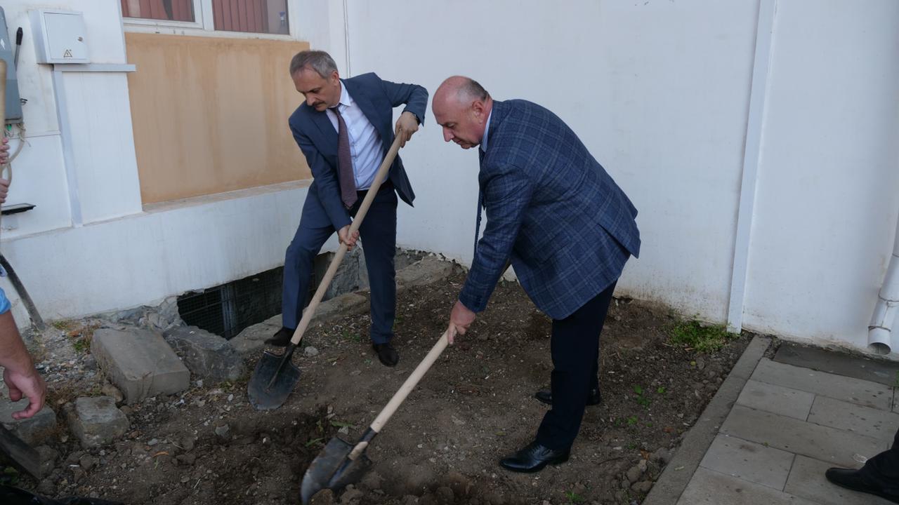 Сотрудники Миннаца провели субботник
