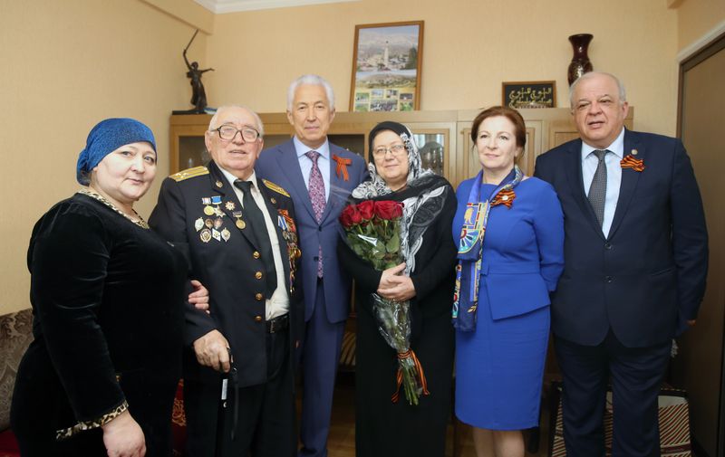 Глава Дагестана Владимир Васильев навестил ветеранов Великой Отечественной войны