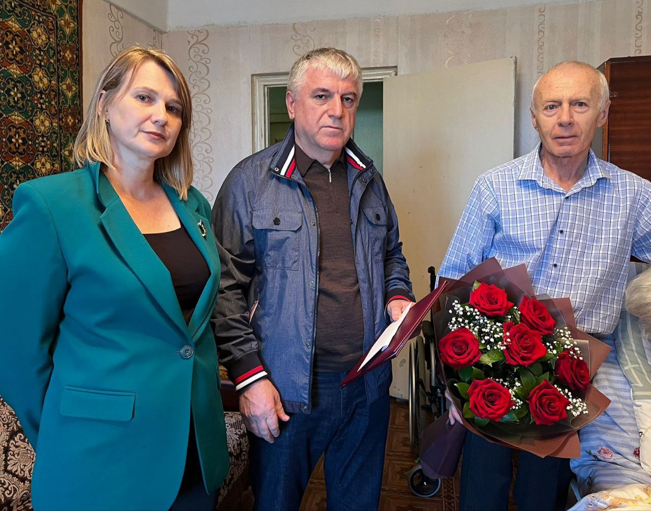 Ветерана войны Галину Рейзову поздравили со 100-летием