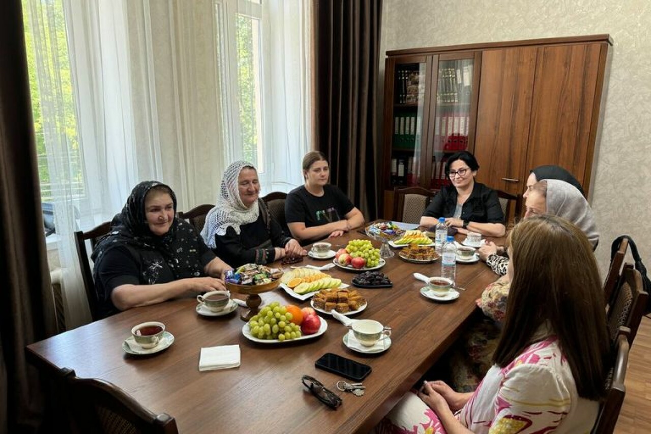 Совет женщин Новолакского района собрал новогодние подарки для Донбасса