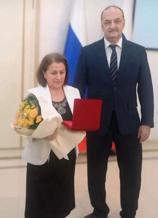 Учителю Новомакинской СОШ Керимовой Фейрузе присвоено почетное звание Заслуженного учителя РД
