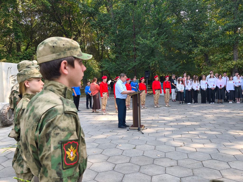 В День солидарности в борьбе с терроризмом в Кизляре почтили память жертв терактов