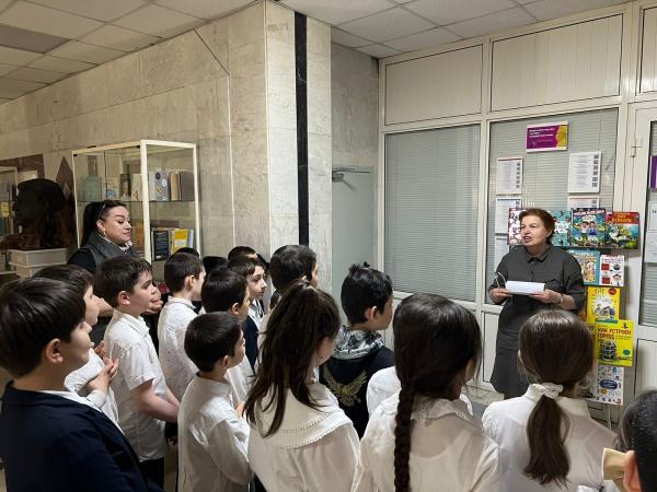 В Международный день детской книги в Национальной библиотеке Дагестана прошла выставка-просмотр детской литературы