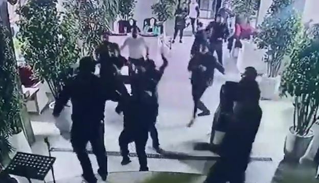 Поножовщиной закончился конфликт в ресторане, возникший из-за замечания девушке