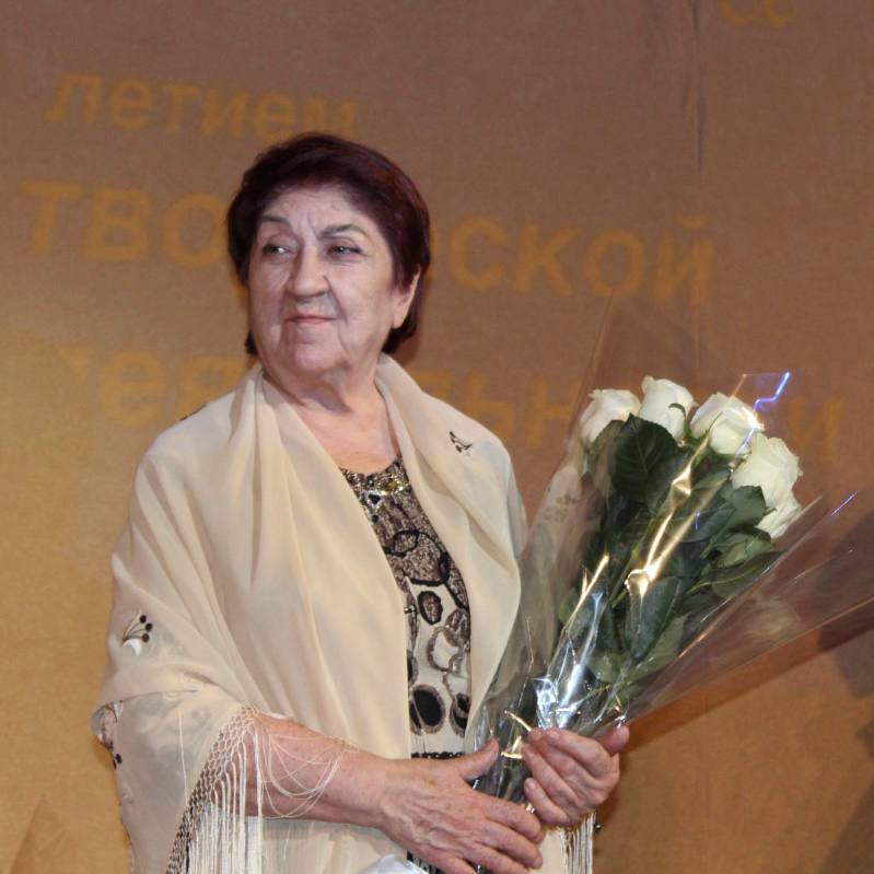 Народной артистке Дагестана Ларине Омаровой исполняется 80 лет