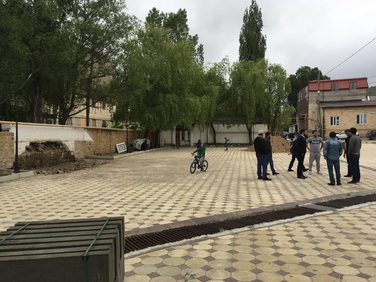 В рамках проекта «Мой Дагестан – комфортная городская среда» в Акушинском районе начаты работы по благоустройству территорий