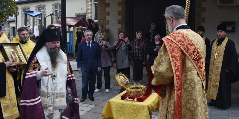 Махачкала торжественно встретила ковчег с частицей мощей святителя Тихона - Патриарха Московского и всея России