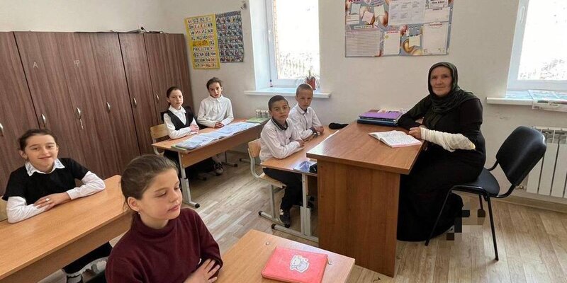Учительница, рискуя жизнью, спасла детей и пенсионерку
