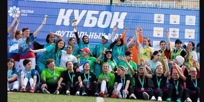 Всероссийский турнир по футболу среди женских команд «Кубок футбольных мам» состоялся на «Анжи-Арене» в Каспийске.