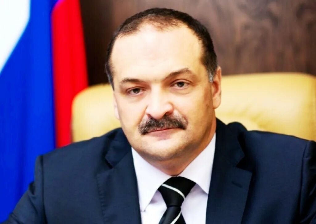 Сергей Меликов поздравил женщин Дагестана с Международным женским днем 8 Марта