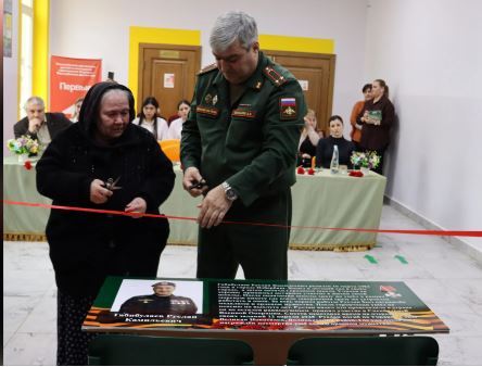 Парту героя Руслана Габибулаева открыли в избербашской школе
