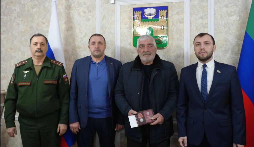 Медаль Суворова вручили семье погибшего участника СВО Арслана Батаева