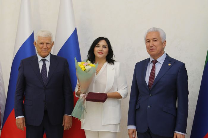 Глава Дагестана вручил государственные награды медработникам