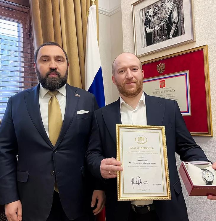 Врач Магомедсалам Гаджиалиев спас жизнь человеку на самолете