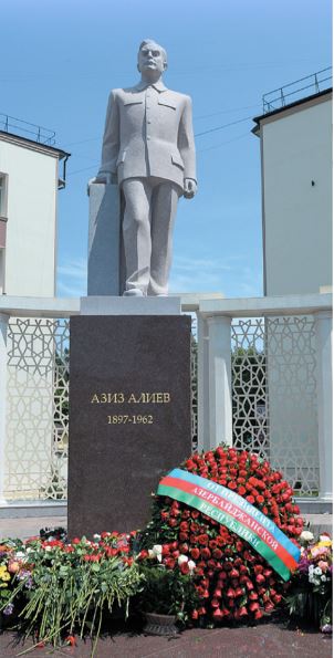 Памятник Азизу Алиеву