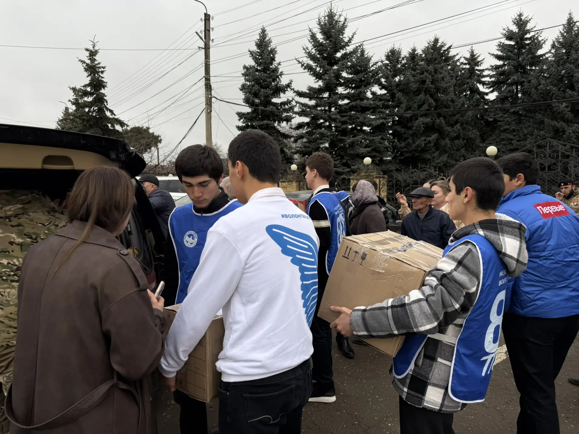День Героев Отечества в Сулейман-Стальском районе: более 130 гуманитарных посылок отправлено в поддержку бойцов СВО