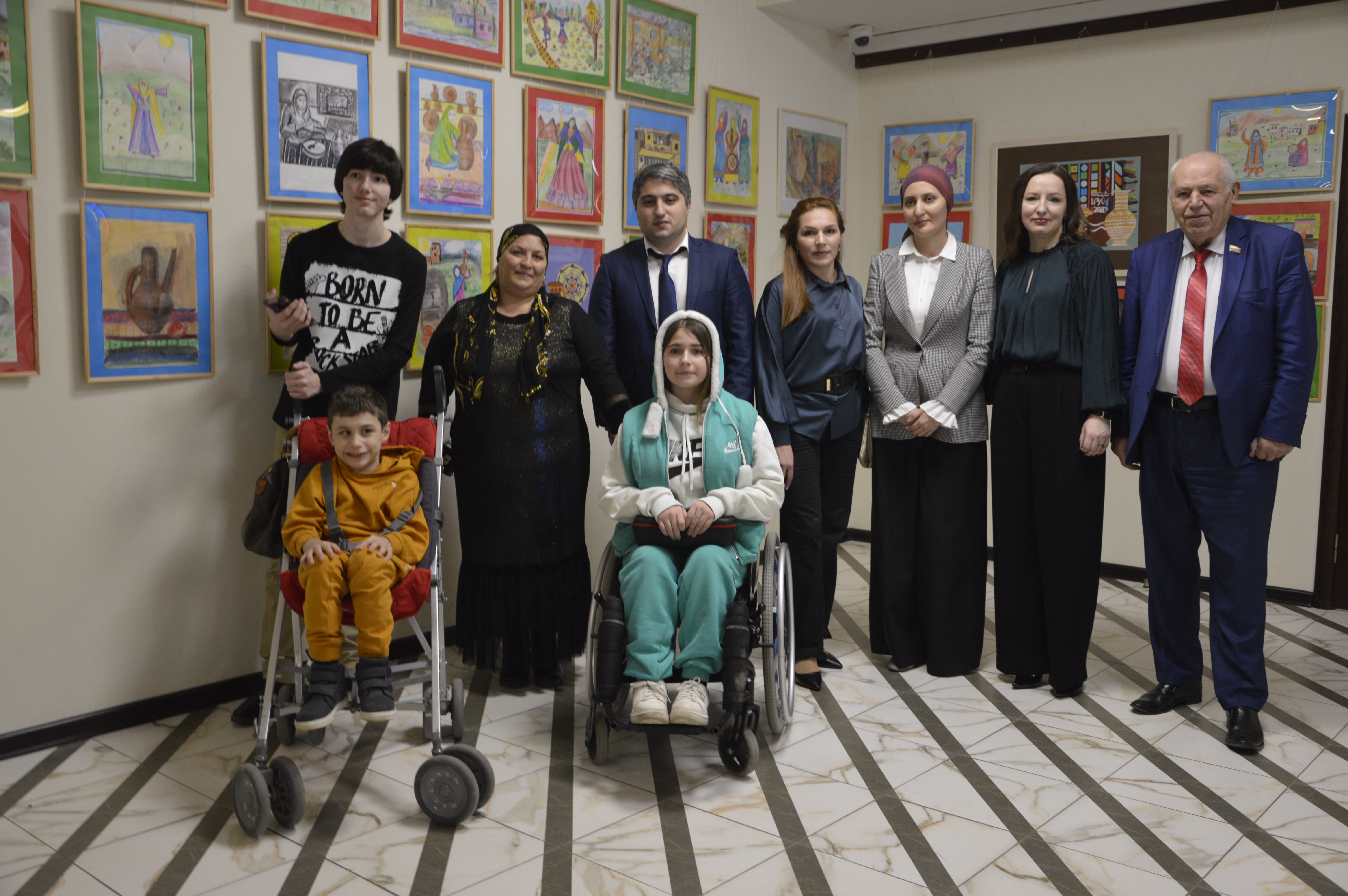В Махачкале открылась выставка творческих работ особенных детей при содействии Минтруда Дагестана