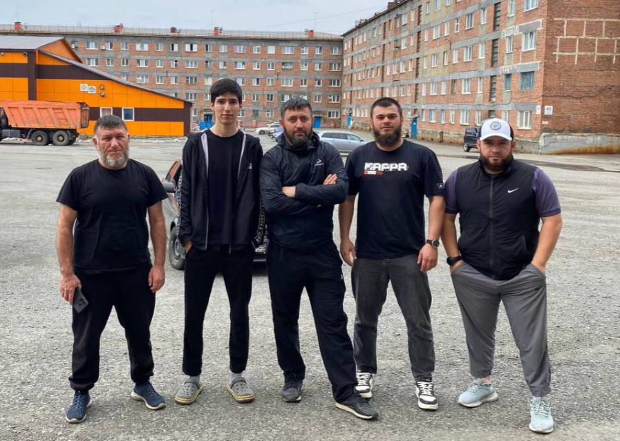 Дагестанские рабочие спасли жизнь девушке