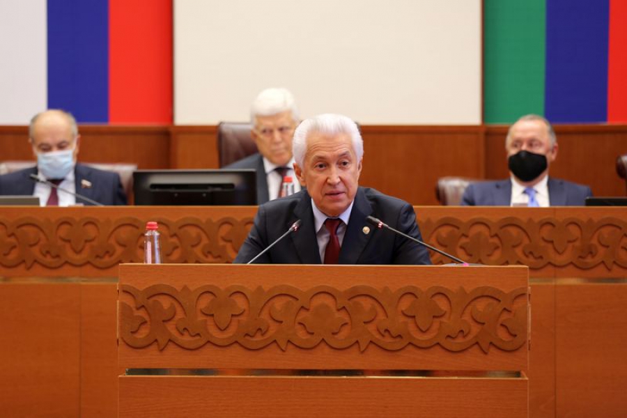 Владимир Васильев принял участие в сорок восьмой сессии дагестанского парламента шестого созыва