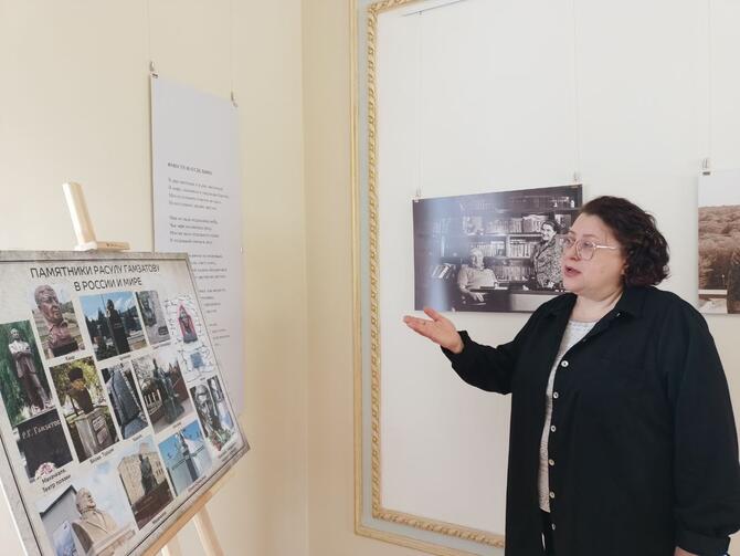 Национальный музей Дагестана имени Тахо-Годи открыл выставку к 100-летию Расула Гамзатова