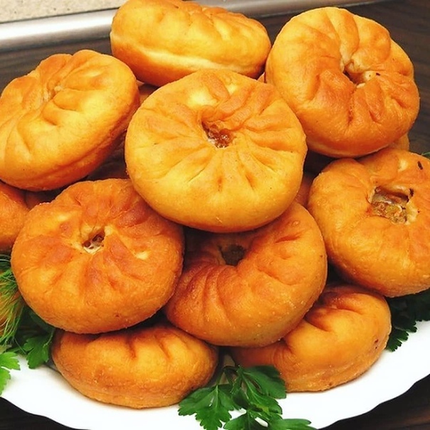 Домашние беляши с мясом на сковороде — легко и быстро!