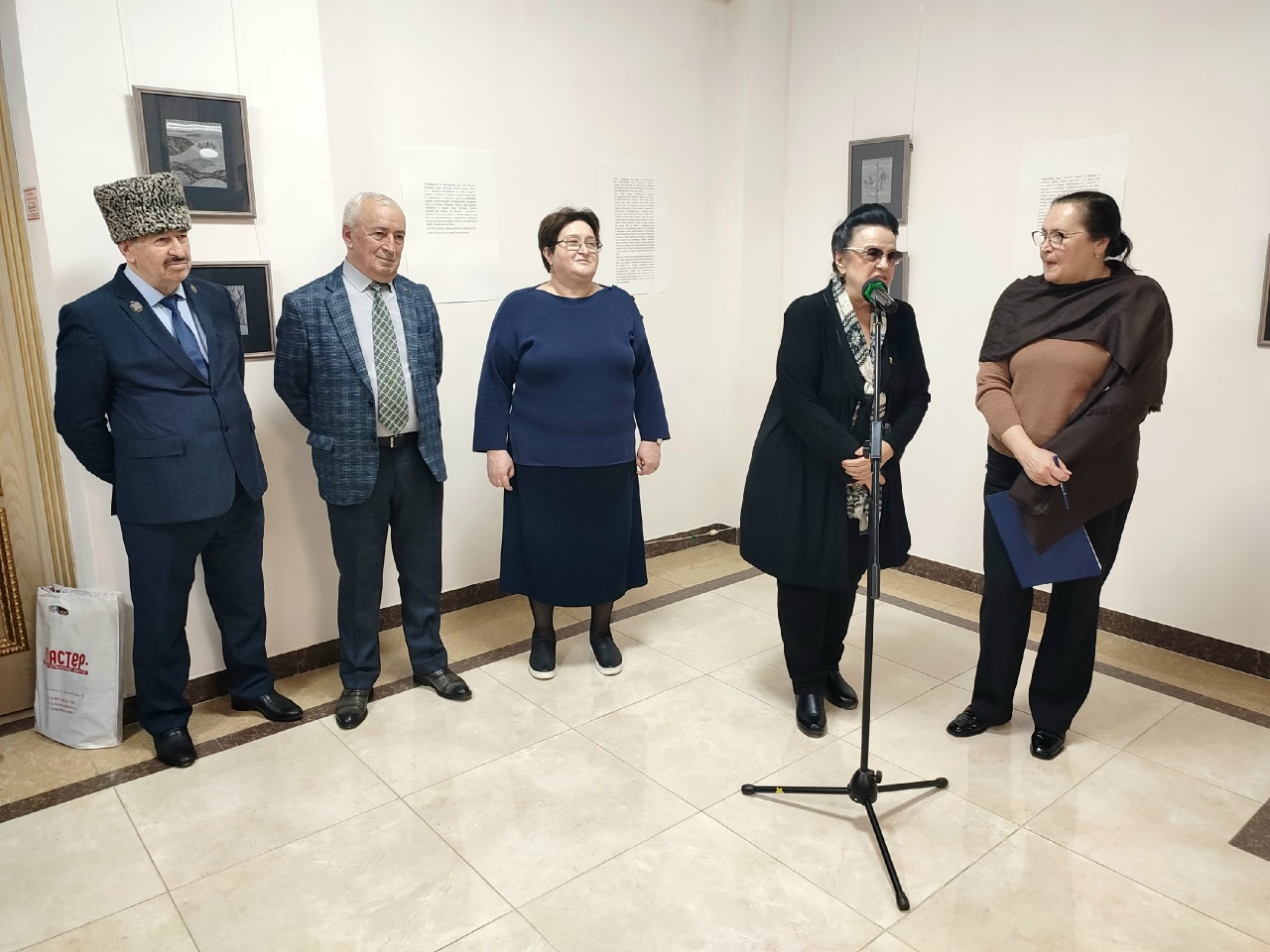 Выставка графики и текстов «Что слышит дерево» открылась в Театре поэзии