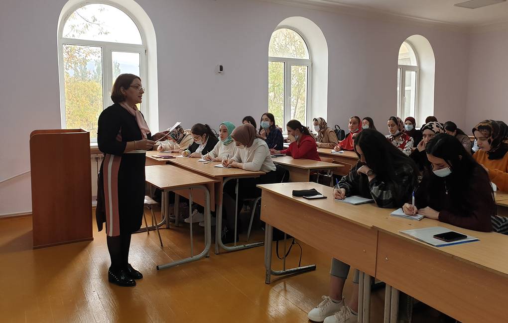 Диктант на языках народов Дагестана написали на самой большой площадке в ДГУ
