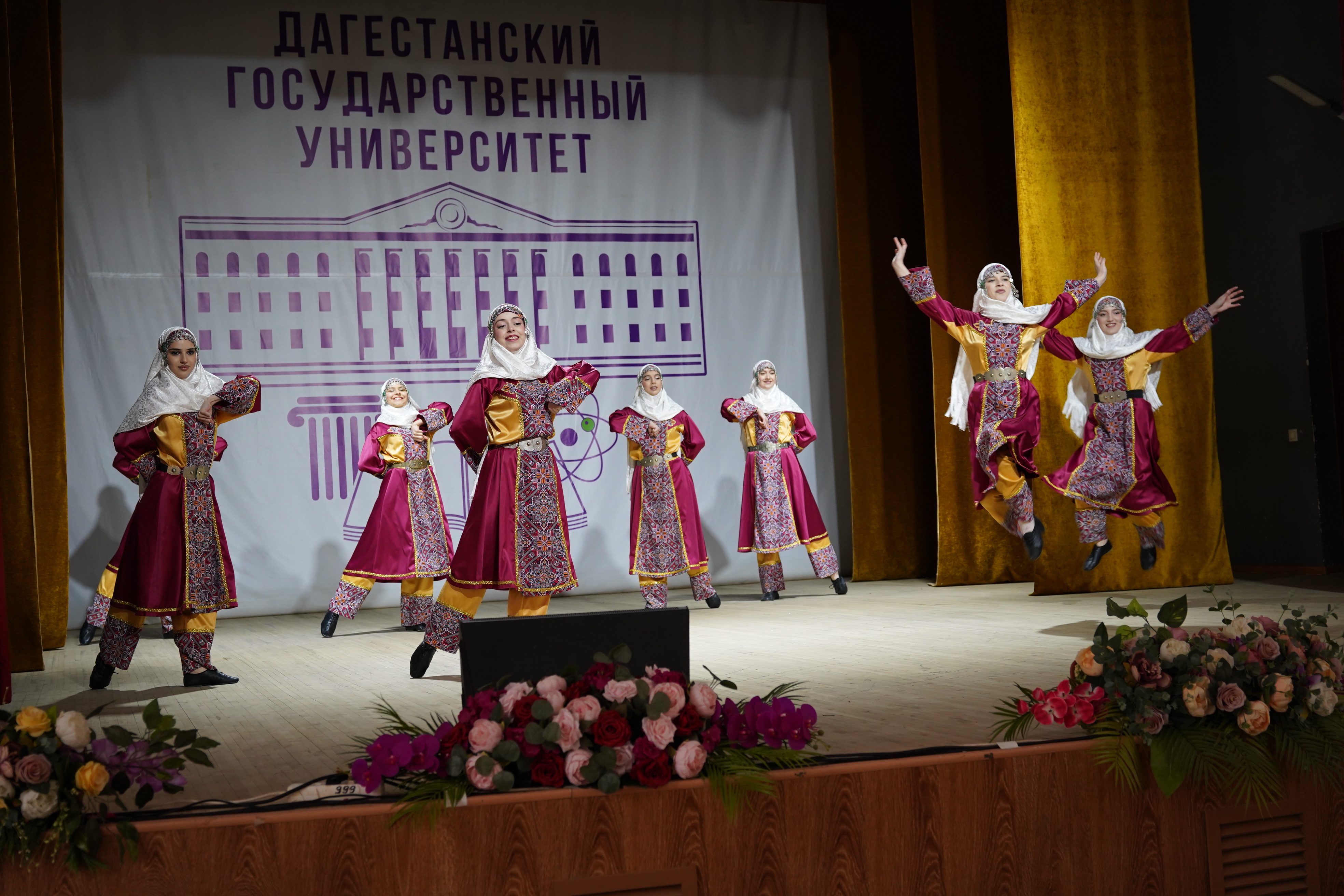 Преподаватели и студенты ДГУ отпраздновали День студента